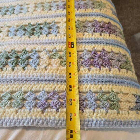 VTG Beautifully Handmade Crochet Blanket Pastel Stripes Scalloped Edges 85 x 54 - Picture 7 of 8